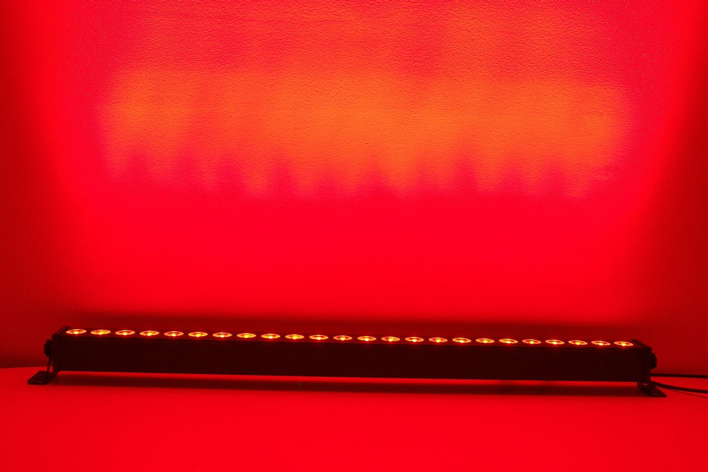 BAR24X4L - 24 x 4W RGBW LED Bar with 8 Segment Control