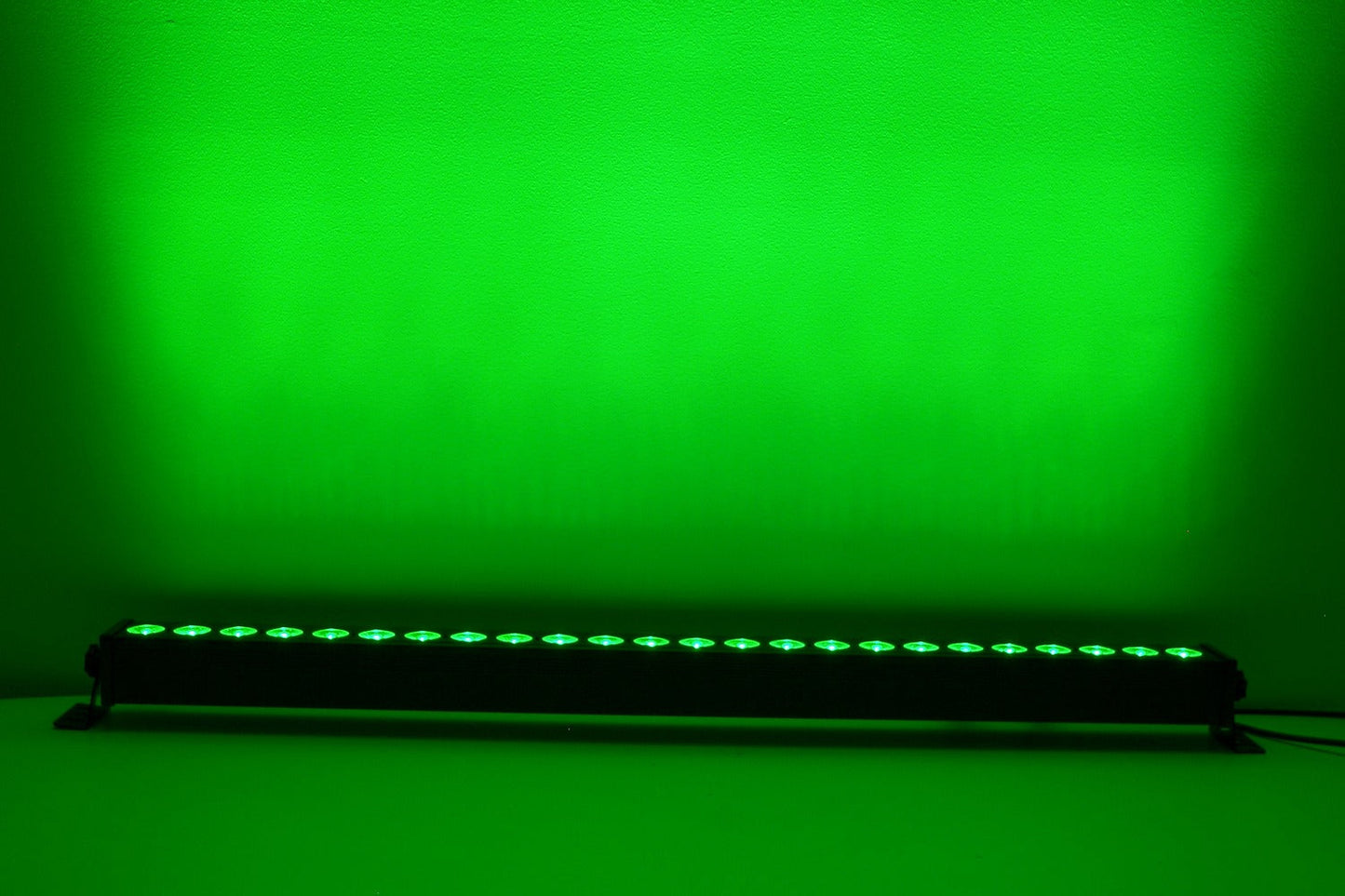BAR24X4L - 24 x 4W RGBW LED Bar with 8 Segment Control