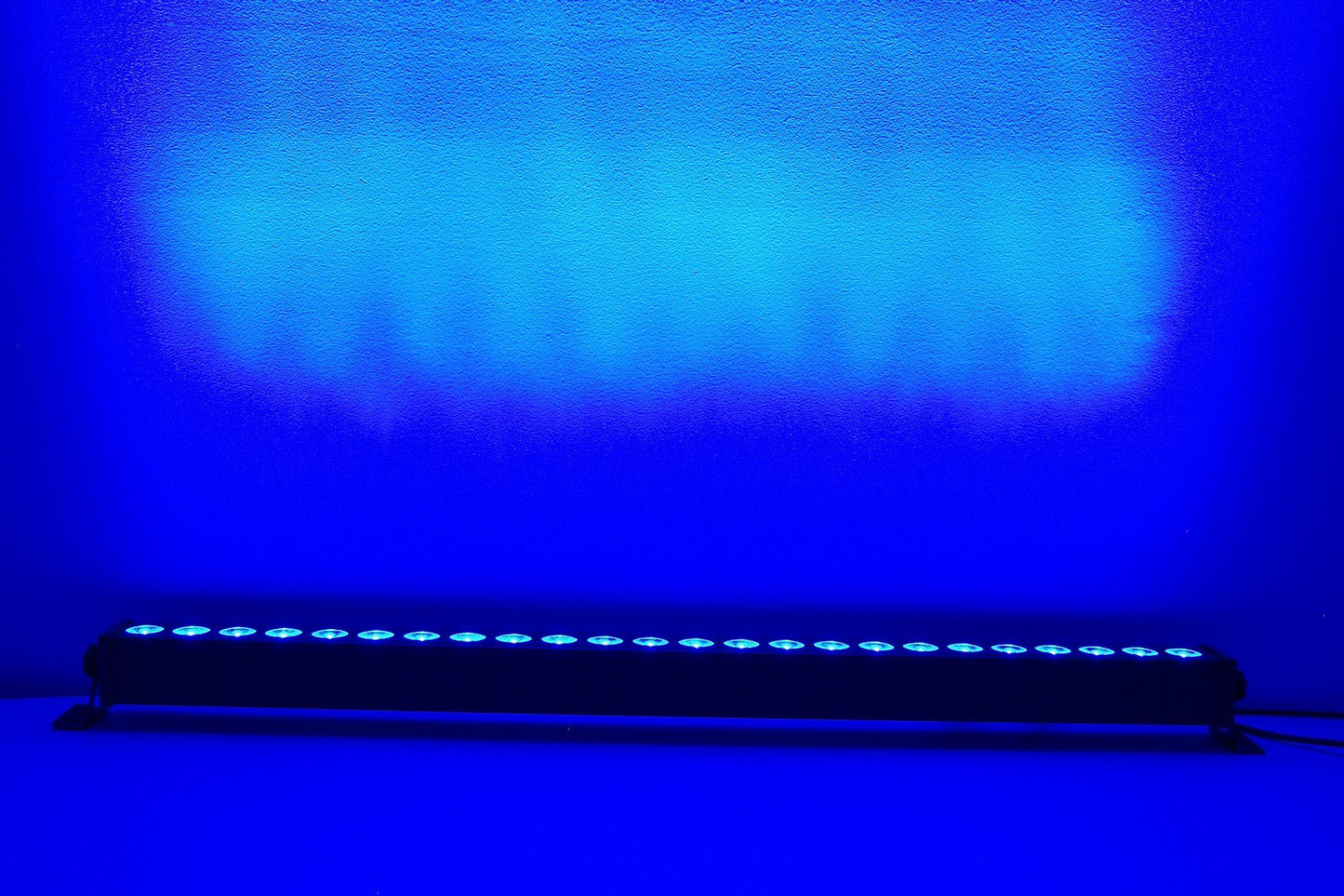 BAR24X4L - 24 x 4W RGBW LED Bar with 8 Segment Control