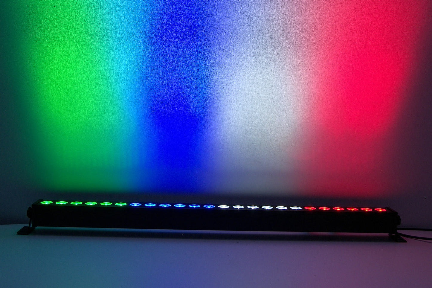 BAR24X4L - 24 x 4W RGBW LED Bar with 8 Segment Control
