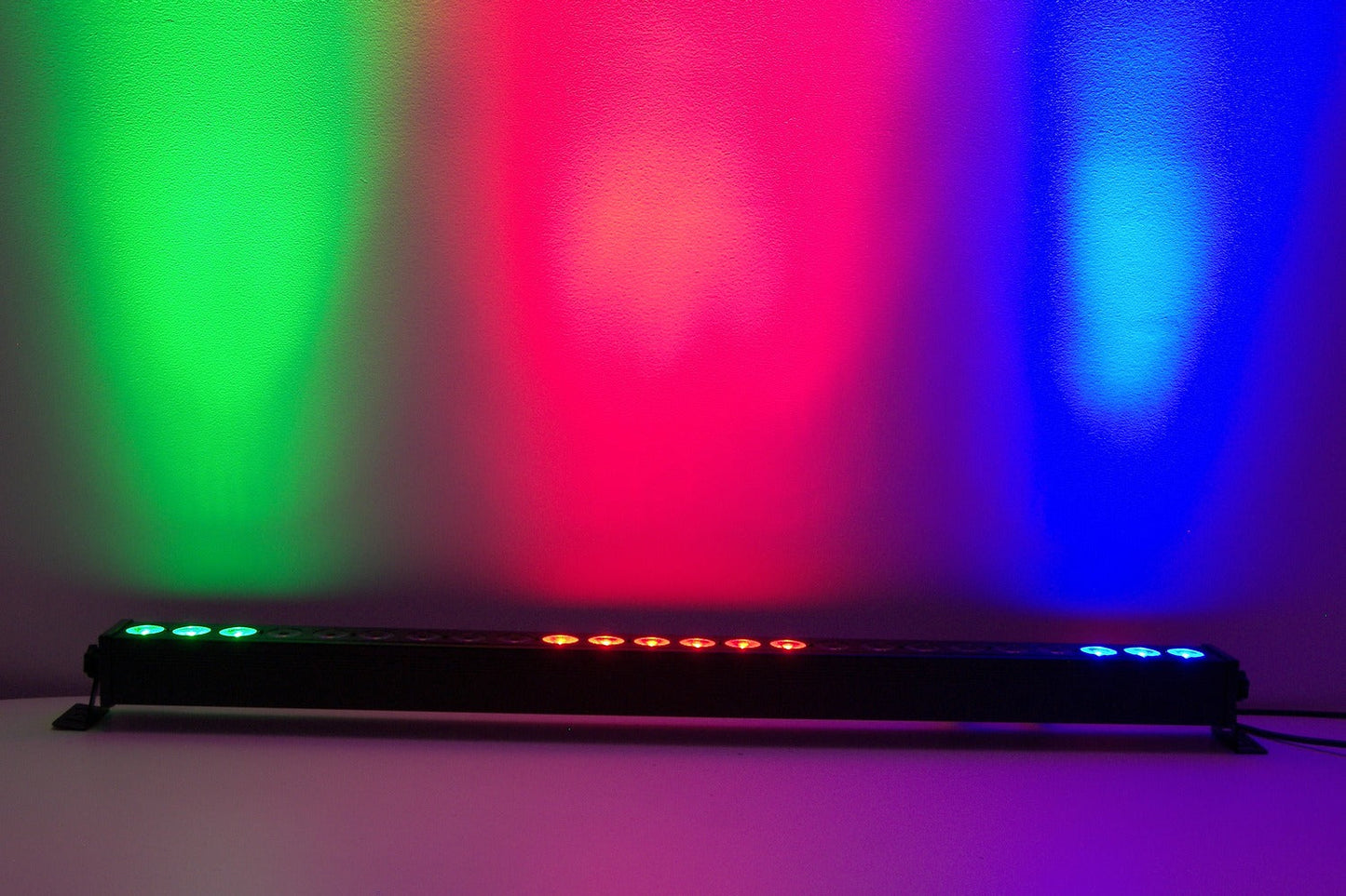 BAR24X4L - 24 x 4W RGBW LED Bar with 8 Segment Control