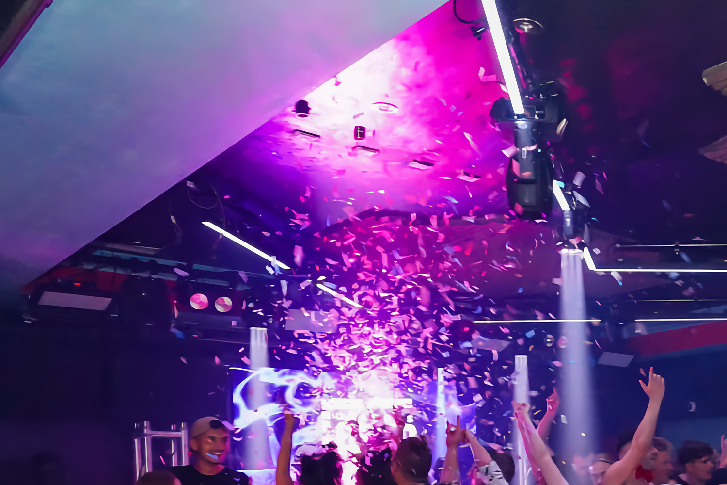 Event Lighting BLOWER6LED Lifestyle Confetti