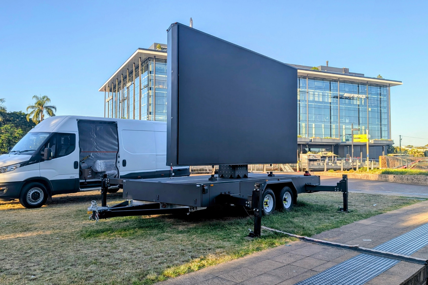 Trailer Screen