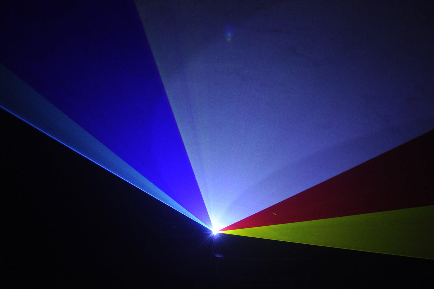EL5000RGBPRO - 5W RGB Animation Laser. ILDA, RJ45, 30K Scanner - Road case included