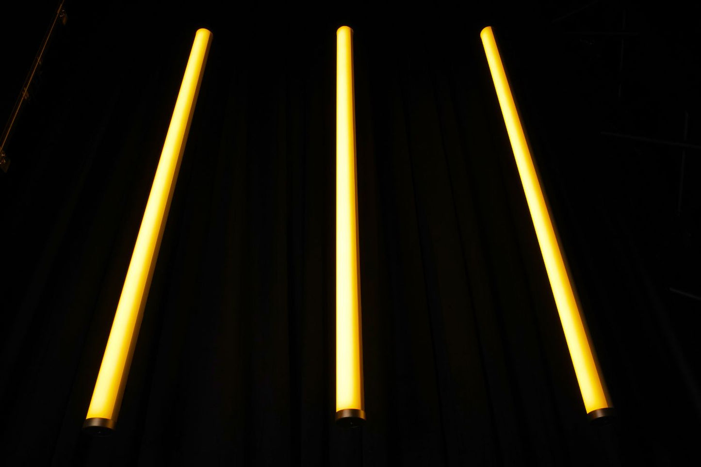 EVENTTUBEKIT - Outdoor LED Tube Package of 8 in a Road Case