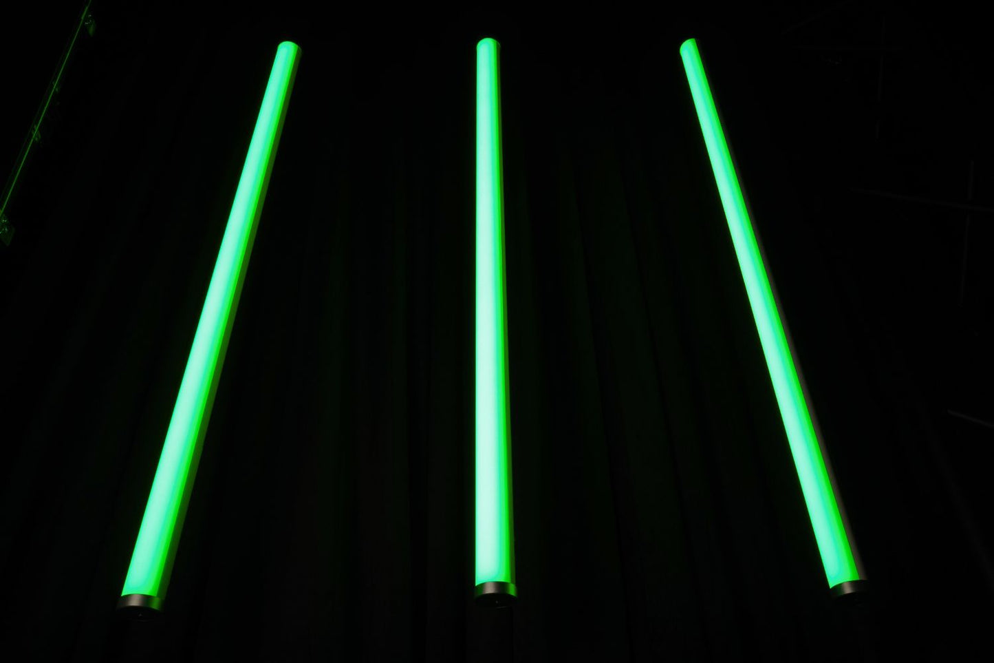 EVENTTUBEKIT - Outdoor LED Tube Package of 8 in a Road Case