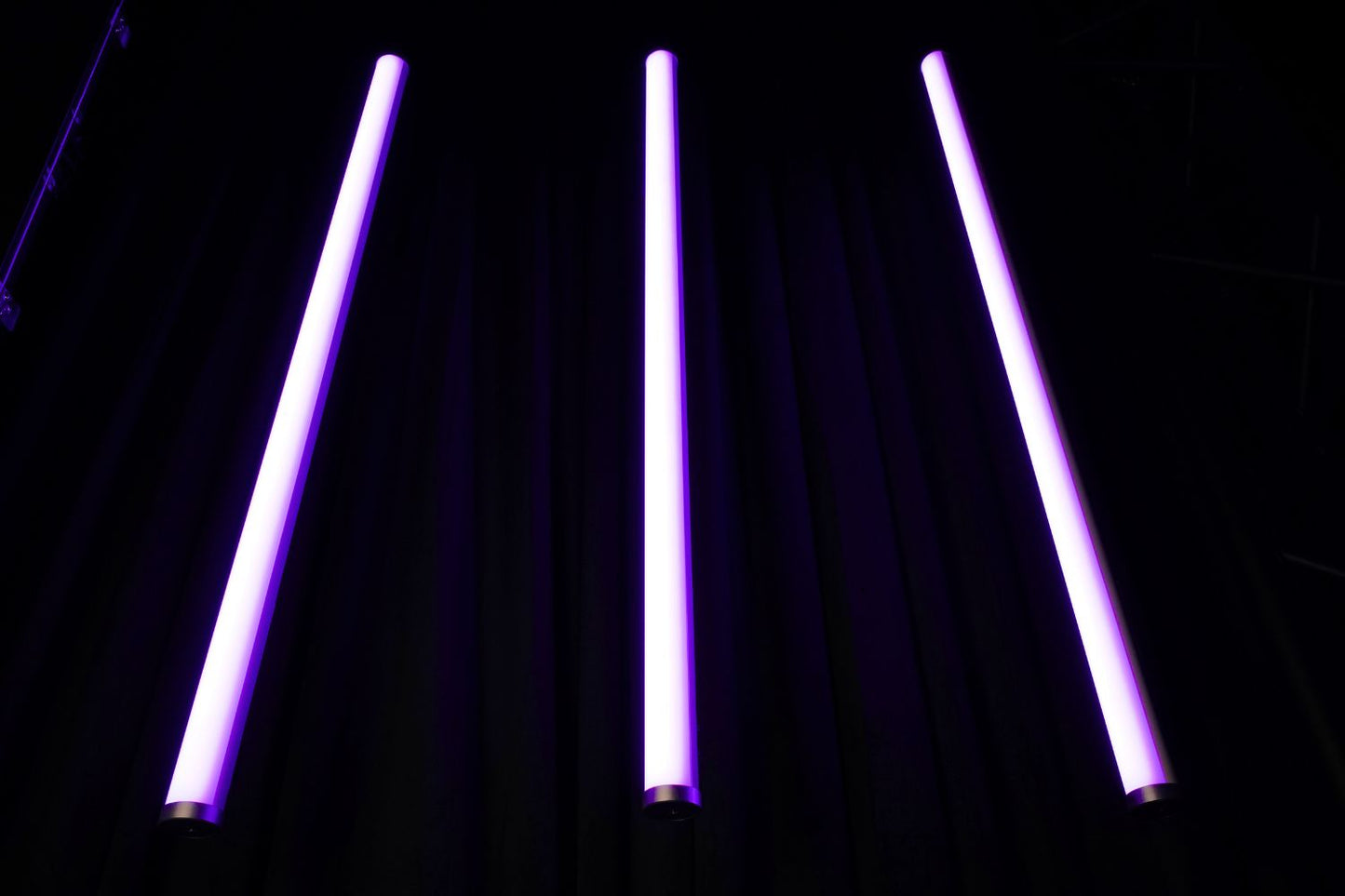 EVENTTUBEKIT - Outdoor LED Tube Package of 8 in a Road Case
