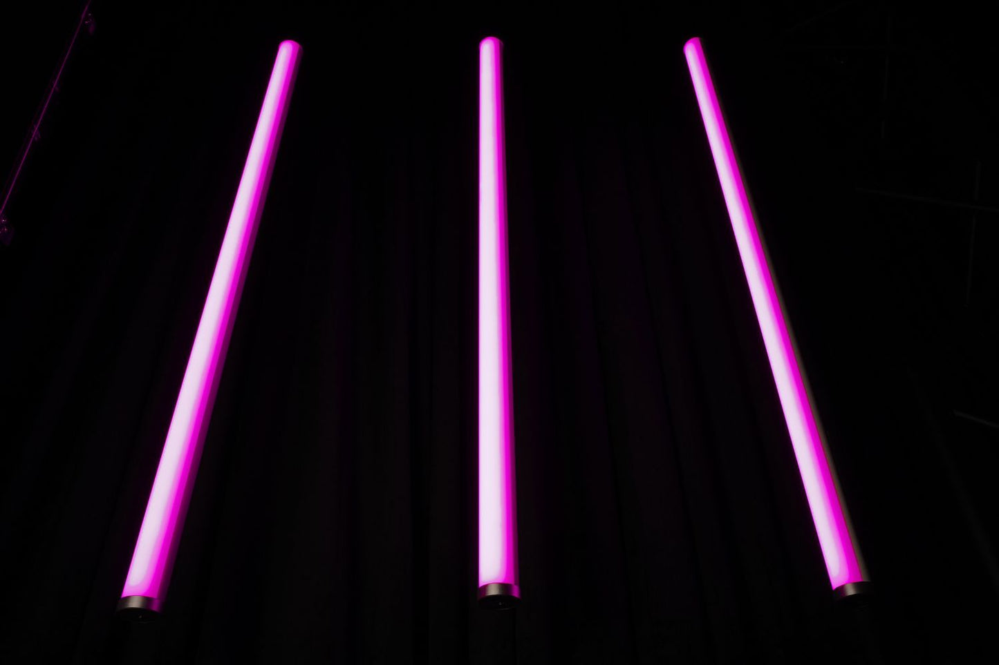 EVENTTUBEKIT - Outdoor LED Tube Package of 8 in a Road Case