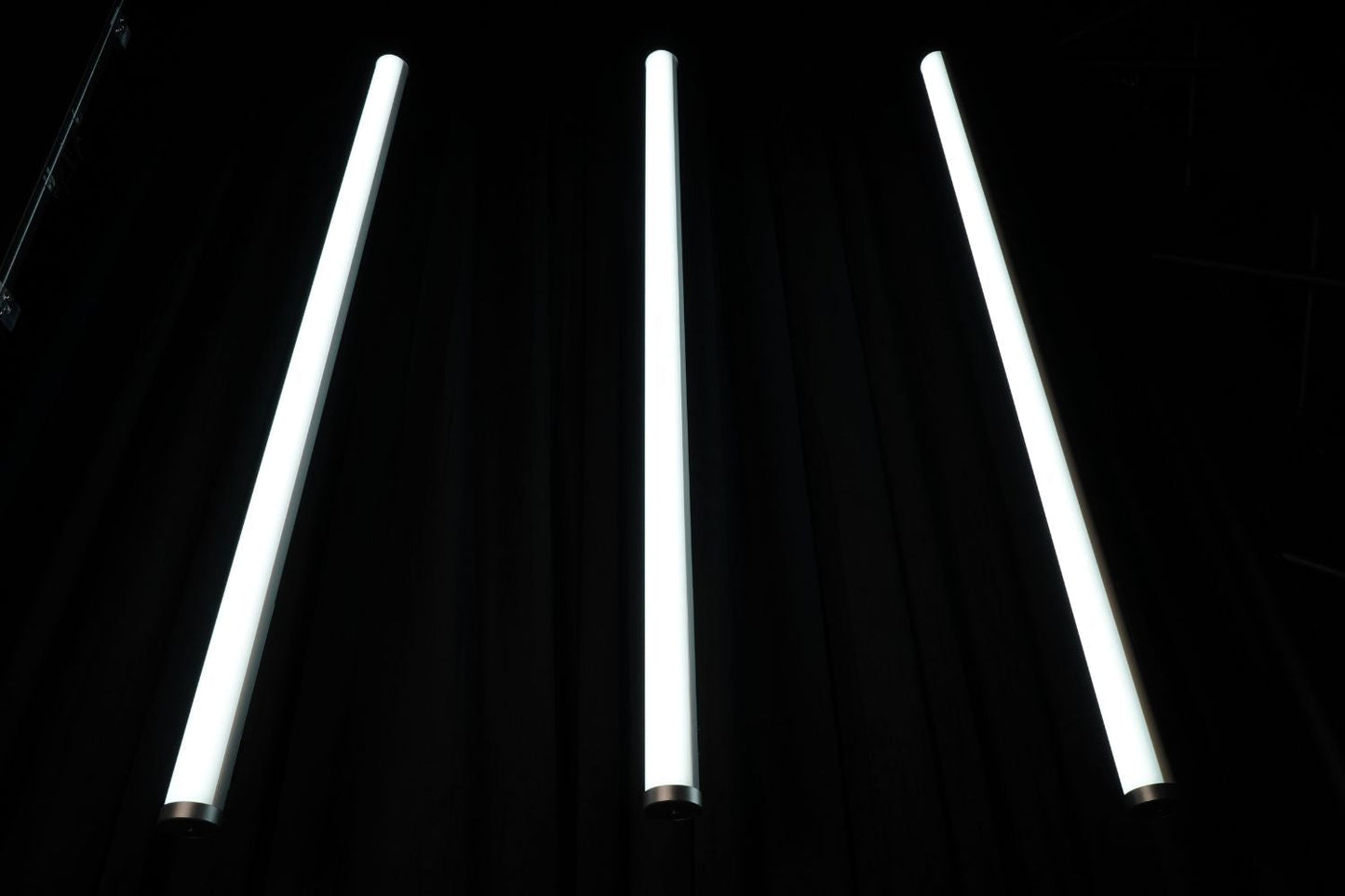 EVENTTUBEKIT - Outdoor LED Tube Package of 8 in a Road Case
