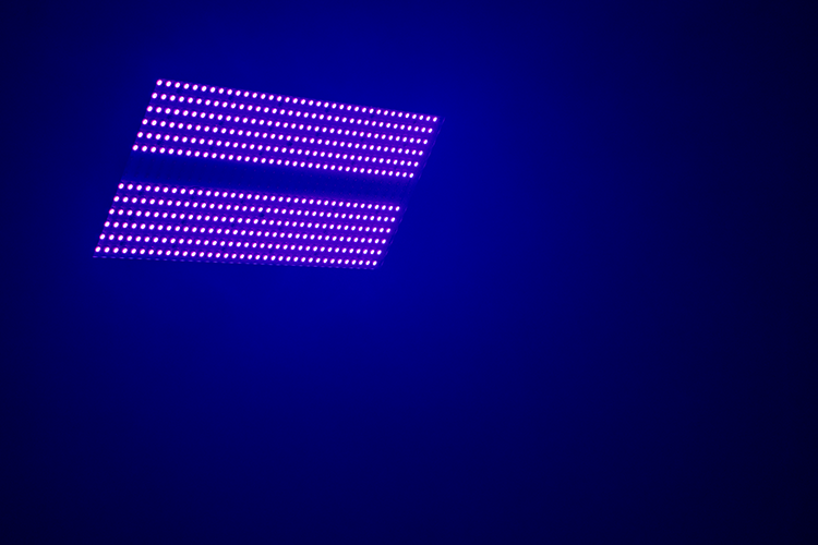 STUNNER400 - 90x 3W LED Strobe with 36 Section RGB Effect