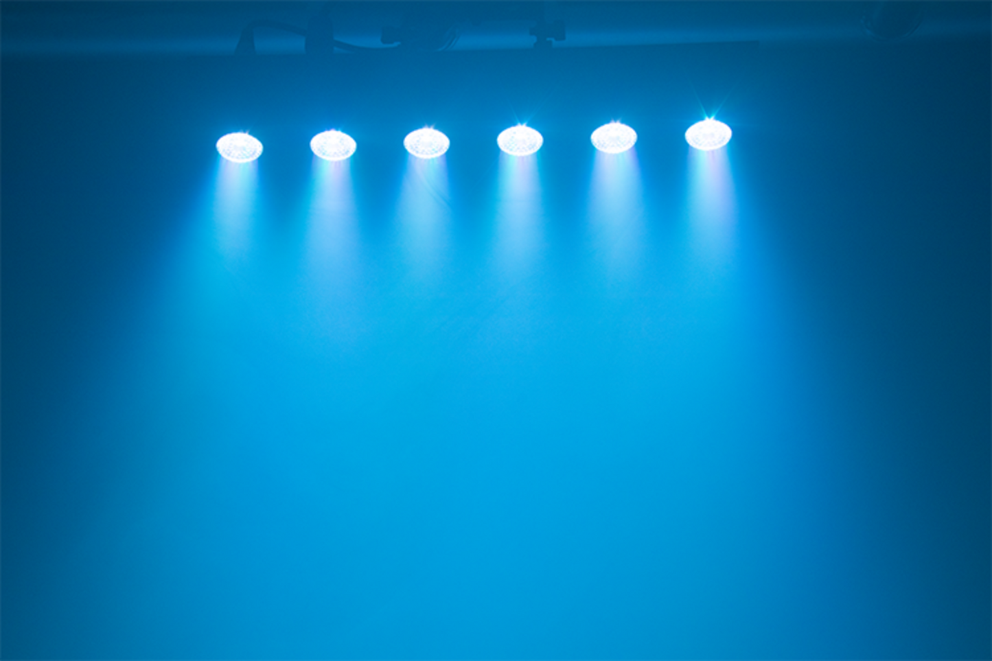 Event Lighting PIXBAR6X12 effect blue 1500 x 1000 px
