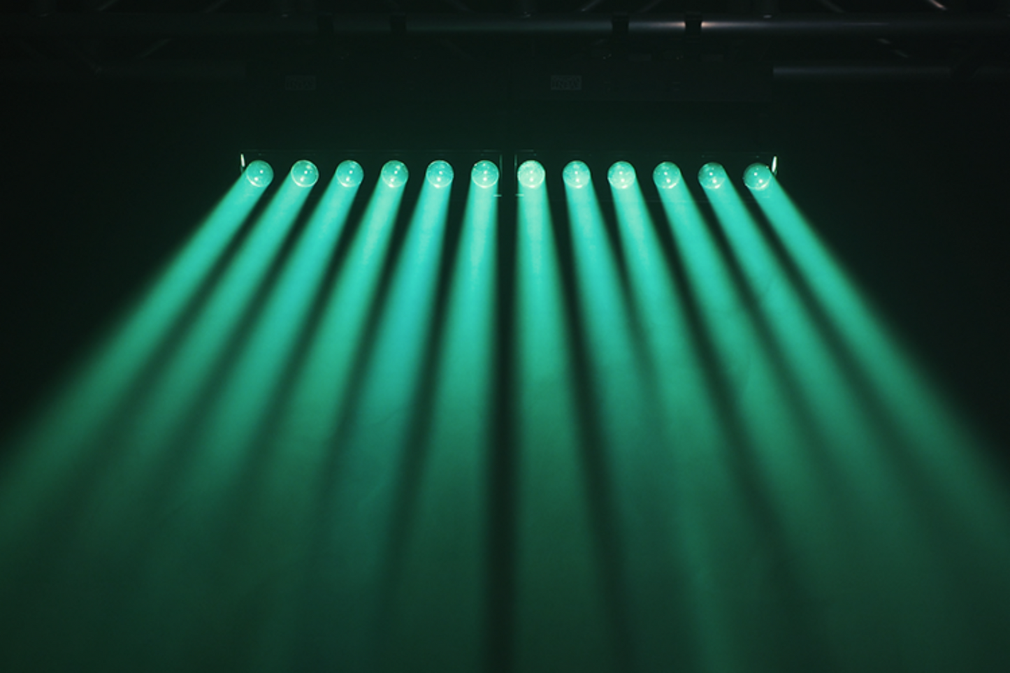 Event Lighting SURF640 green effect 1500 x  1000 px