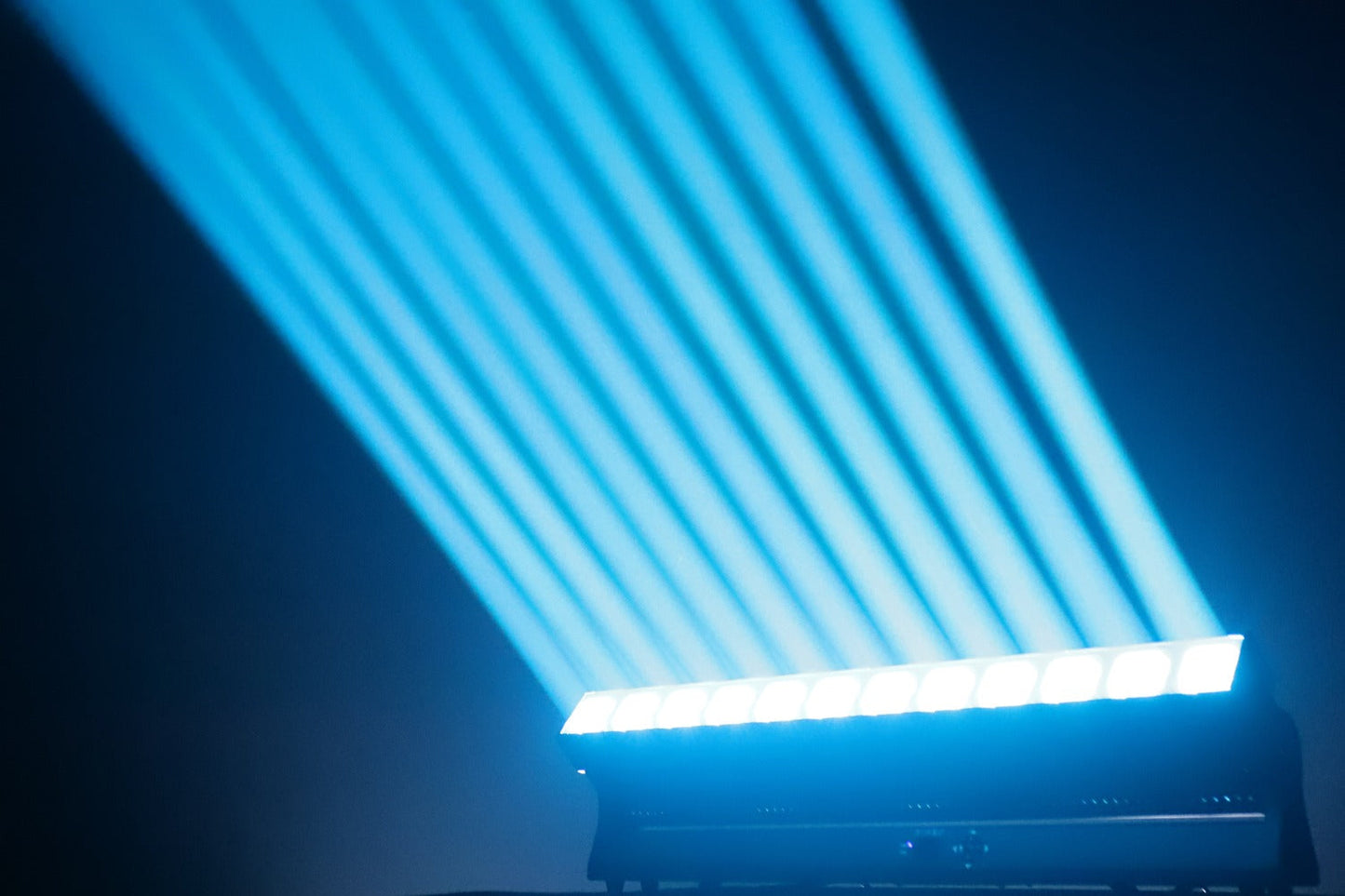 SURF12X60 - Tilt bar with zoom 12 x 60W RGBW LEDs