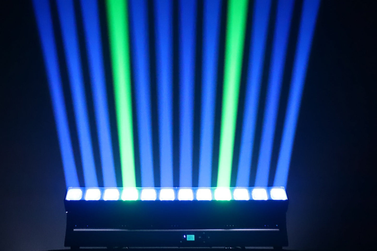SURF12X60 - Tilt bar with zoom 12 x 60W RGBW LEDs