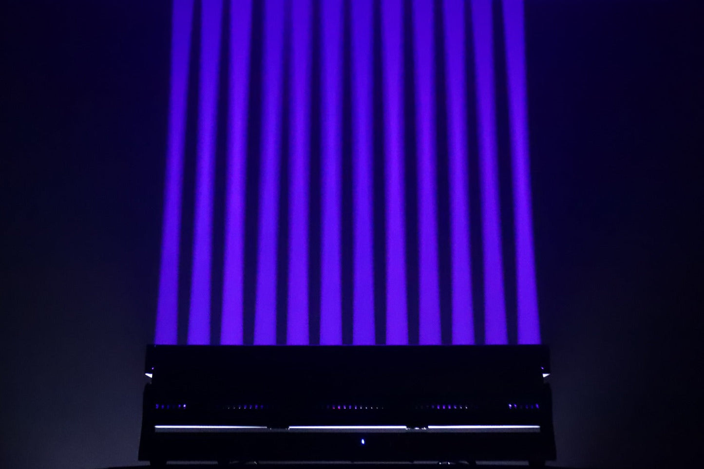 SURF12X60 - Tilt bar with zoom 12 x 60W RGBW LEDs