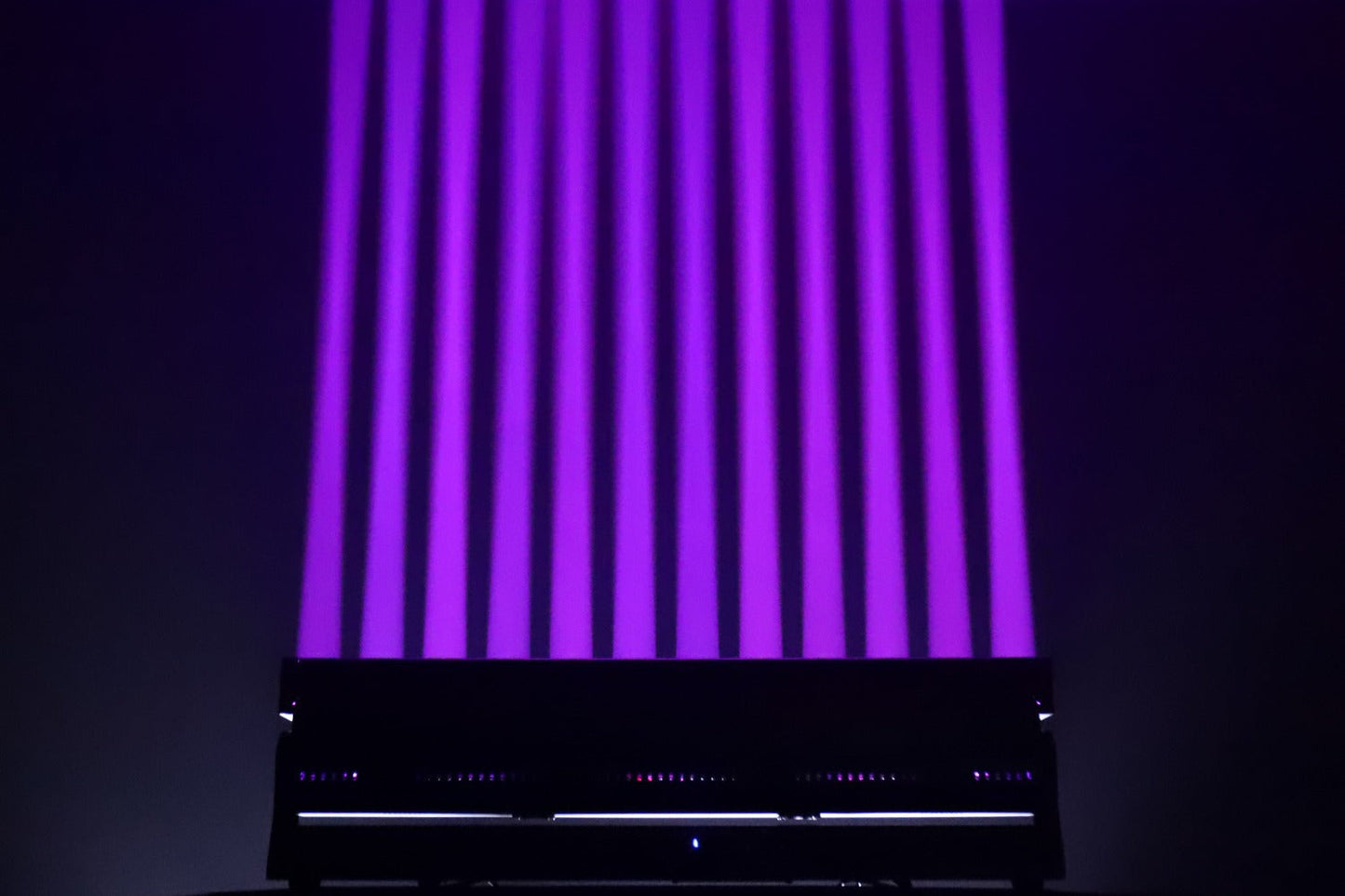 SURF12X60 - Tilt bar with zoom 12 x 60W RGBW LEDs