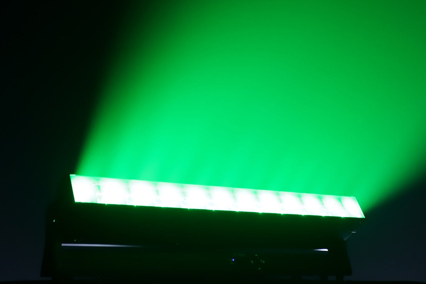 SURF12X60 - Tilt bar with zoom 12 x 60W RGBW LEDs