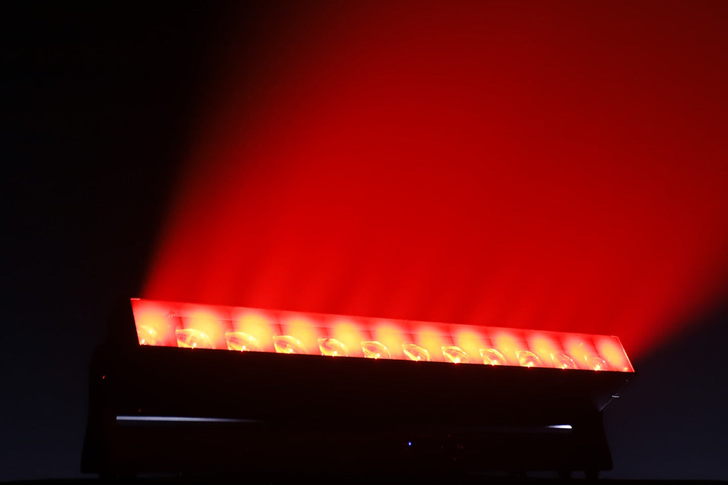 SURF12X60 - Tilt bar with zoom 12 x 60W RGBW LEDs
