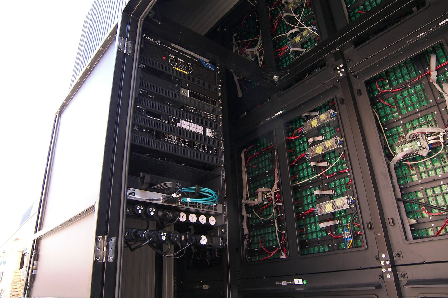 Trailer Screen