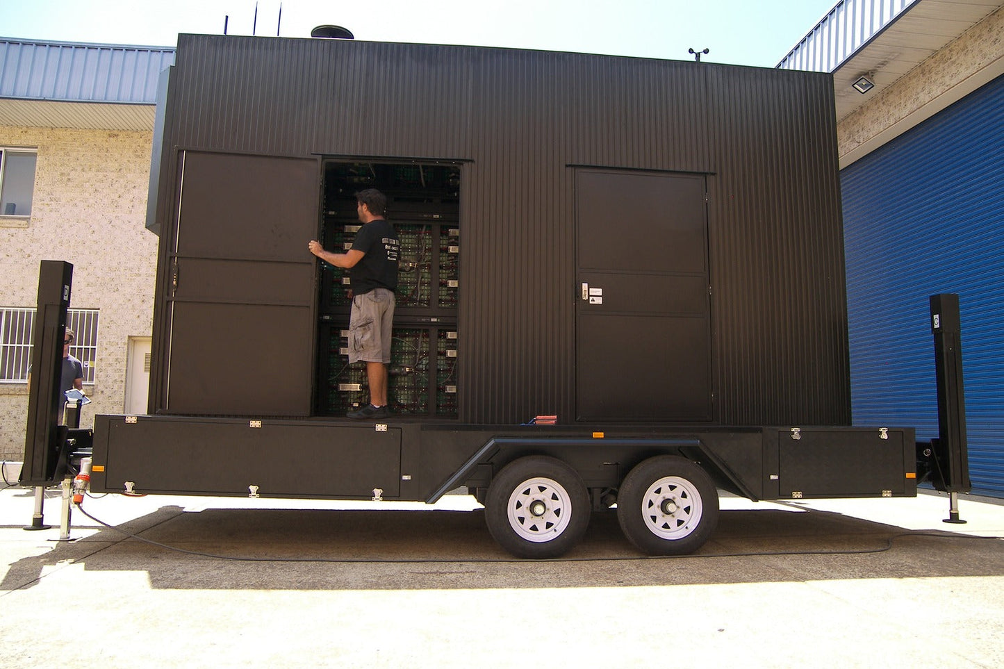 Trailer Screen