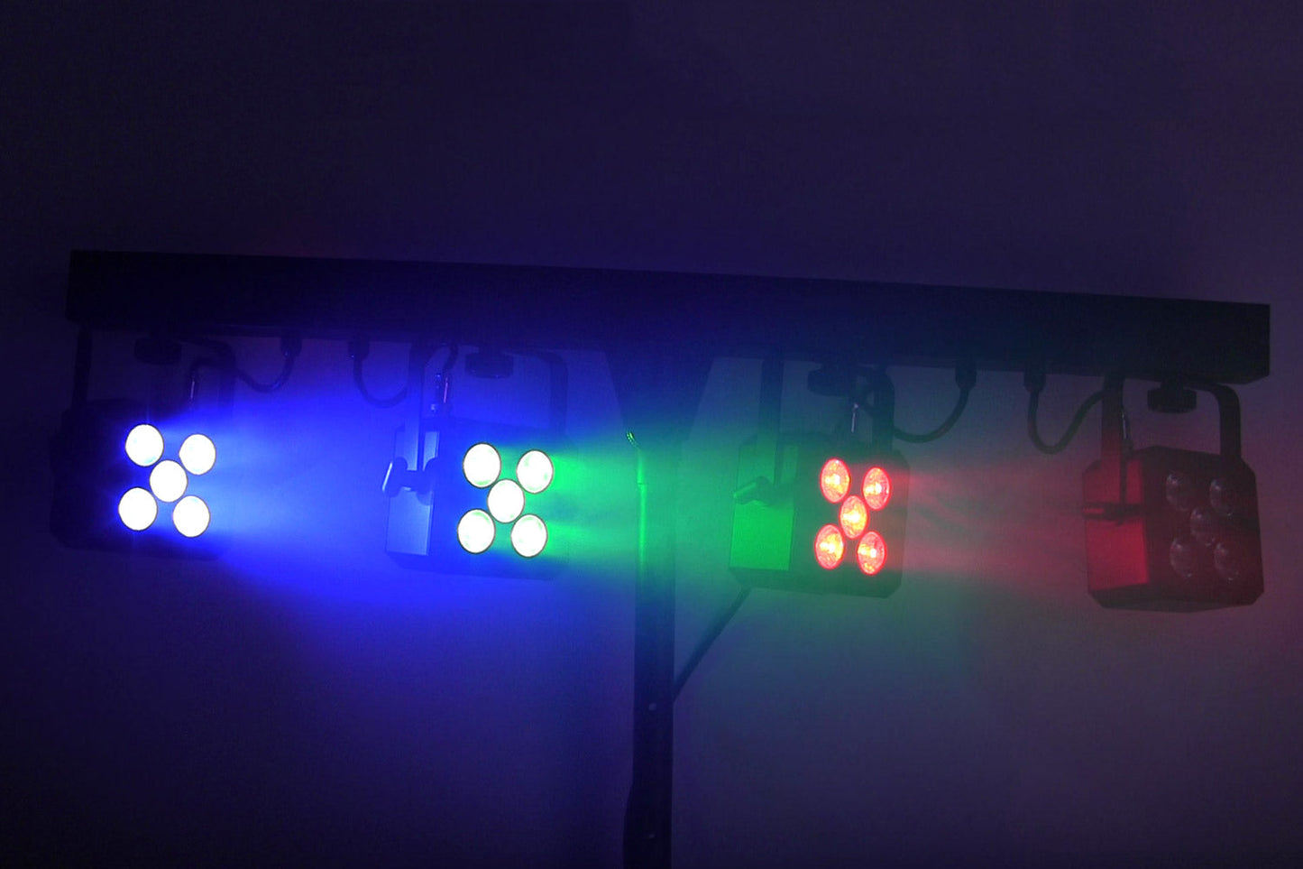 PARBAR4QUAD - Par Bar with 4 Heads of 5x 8W RGBW and Wireless Foot Controller