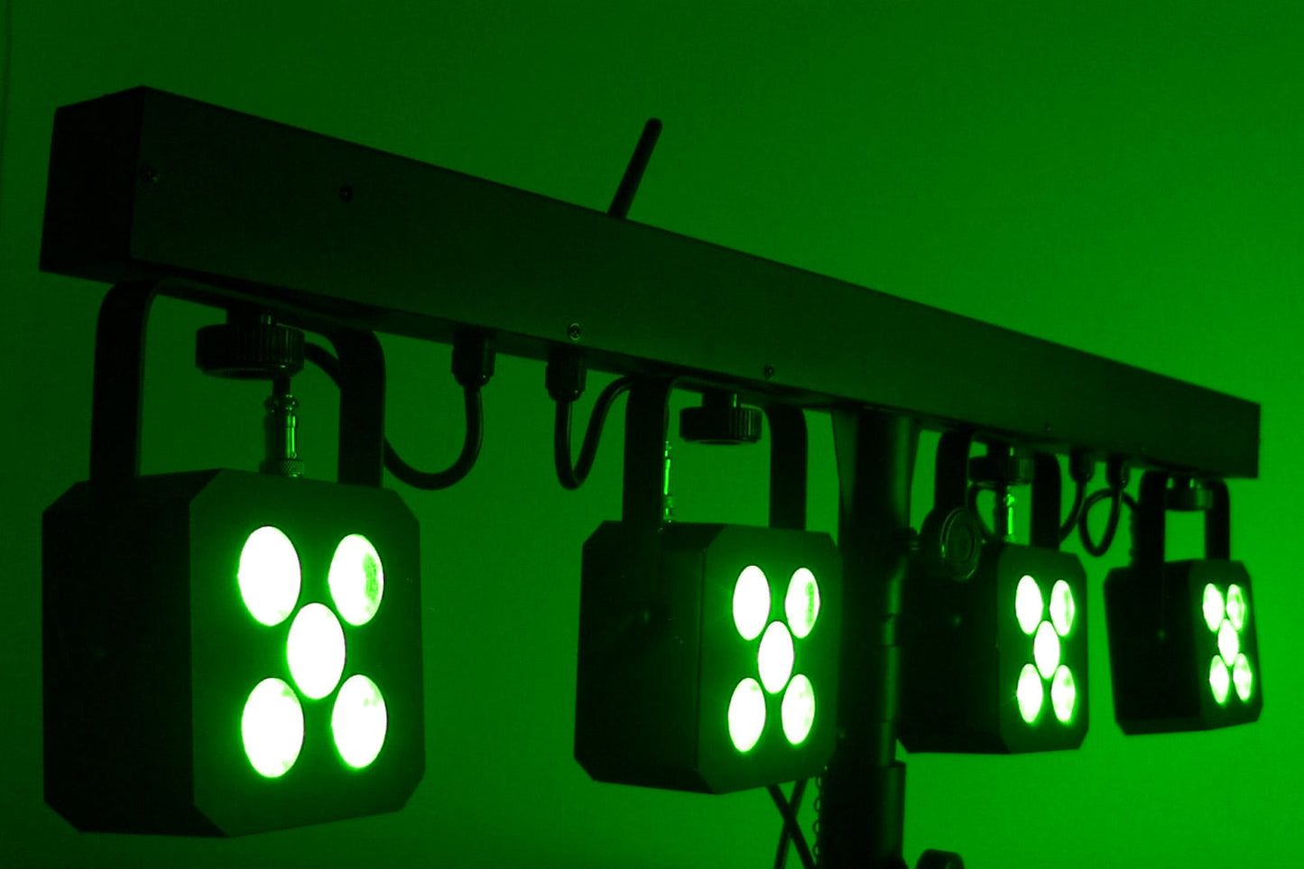PARBAR4QUAD - Par Bar with 4 Heads of 5x 8W RGBW and Wireless Foot Controller
